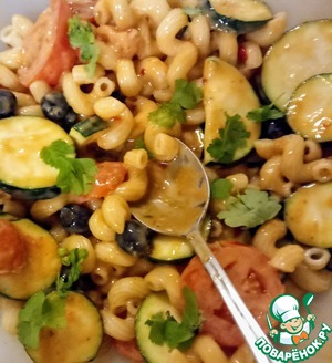 Сливочный и острый салат из пасты
