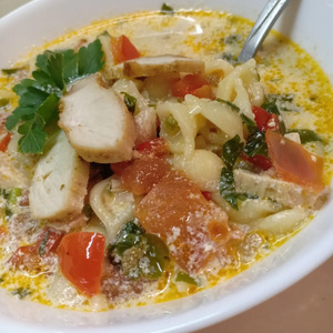 Сливочный суп с курицей и макаронами Сливочный суп с курицей и макаронами