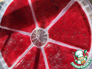 Сливовая пастила с розовым перцем