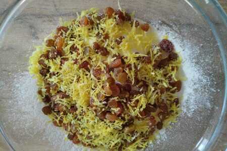 Слоеные булочки с изюмом и лимонными нотками Слоеные булочки с изюмом и лимонными нотками