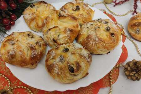 Слоеные булочки с изюмом и лимонными нотками Слоеные булочки с изюмом и лимонными нотками