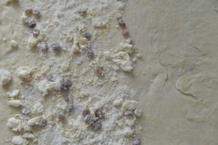 Слоеные булочки с изюмом и лимонными нотками Слоеные булочки с изюмом и лимонными нотками