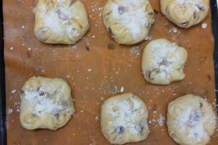 Слоеные булочки с изюмом и лимонными нотками Слоеные булочки с изюмом и лимонными нотками