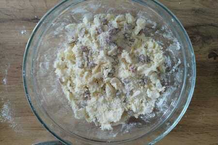 Слоеные булочки с изюмом и лимонными нотками Слоеные булочки с изюмом и лимонными нотками