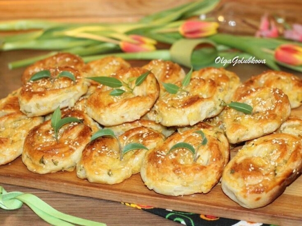 Слоеные пирожки с начинкой Слоеные пирожки с начинкой