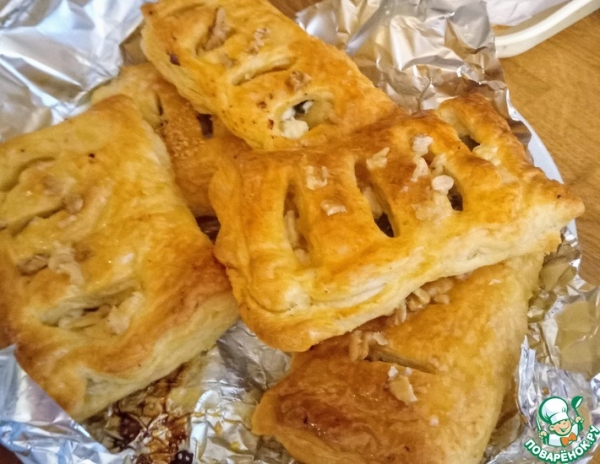 Слойки из козьего сыра с мёдом Слойки из козьего сыра с мёдом