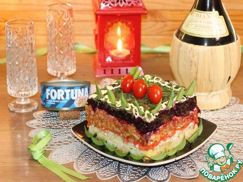 Слоёный салат на праздничный стол Слоёный салат на праздничный стол