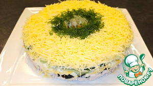 Слоёный салат с черносливом и курицей Слоёный салат с черносливом и курицей