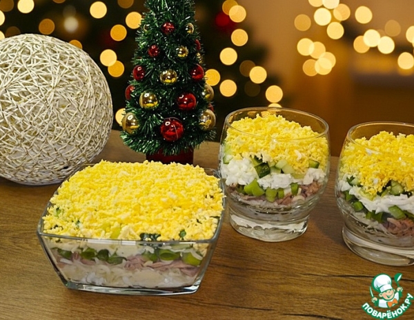 Слоёный салат с тунцом в стаканах Слоёный салат с тунцом в стаканах