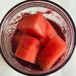 Смузи из арбуза и вишни Смузи из арбуза и вишни