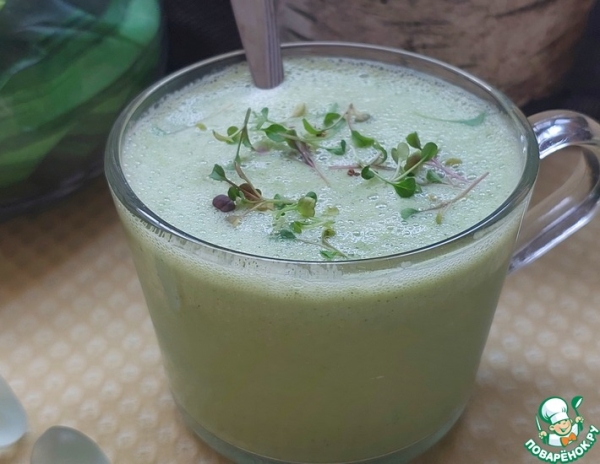 Смузи из стеблей листовой зелени Смузи из стеблей листовой зелени