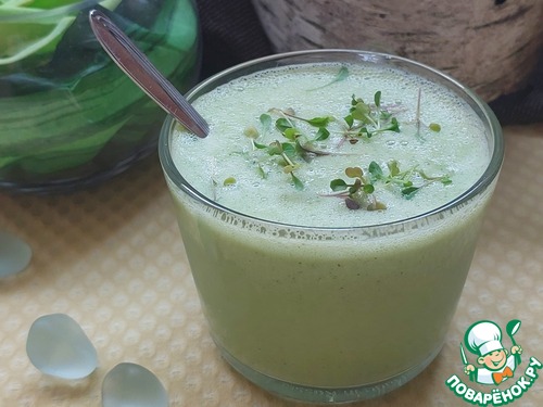 Смузи из стеблей листовой зелени Смузи из стеблей листовой зелени