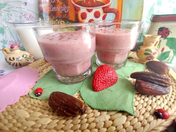 Смузи клубничный на кефире Смузи клубничный на кефире