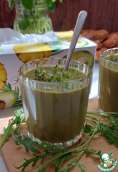 Смузи с маракуйей, клубникой и руколой