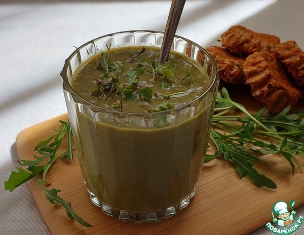 Смузи с маракуйей, клубникой и руколой