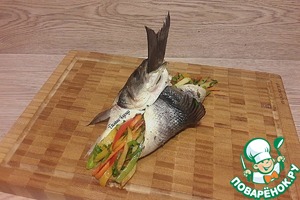 Сочный сибас, запеченный с овощами