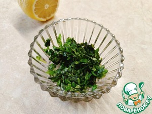 Сосиски-спиральки с базиликовым соусом