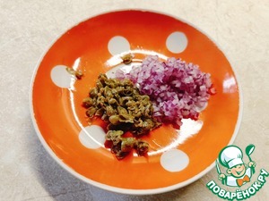 Сосиски-спиральки с базиликовым соусом