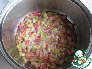 Соус с черникой и ревенем