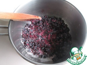 Соус с черникой и ревенем