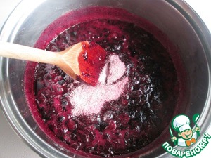 Соус с черникой и ревенем