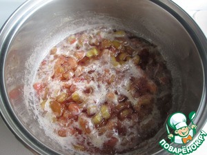 Соус с черникой и ревенем