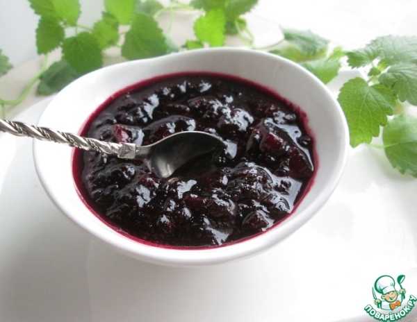 Соус с черникой и ревенем