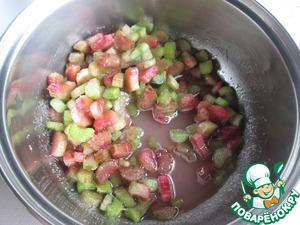 Соус с черникой и ревенем