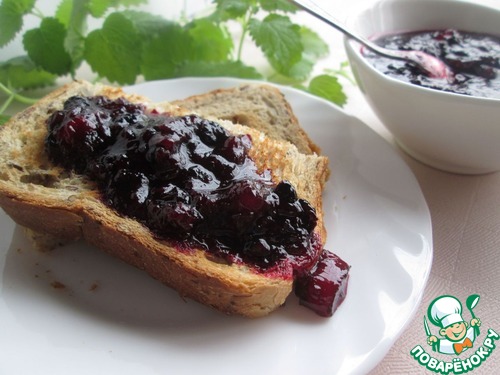 Соус с черникой и ревенем