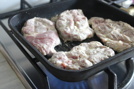 Стейк, замаринованный в майонезном #махеевъ маринаде, с яйцом 