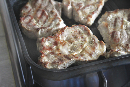 Стейк, замаринованный в майонезном #махеевъ маринаде, с яйцом 