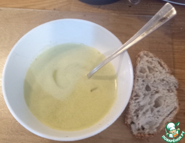 Суп из зелёного горошка и шпината