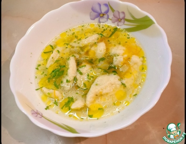 Суп с клецками на курином бульоне Суп с клецками на курином бульоне
