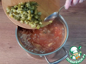 Суп с маринованными огурцами и перловкой Суп с маринованными огурцами и перловкой