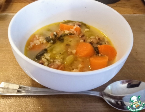 Суп с морковью, сельдереем и фасолью
