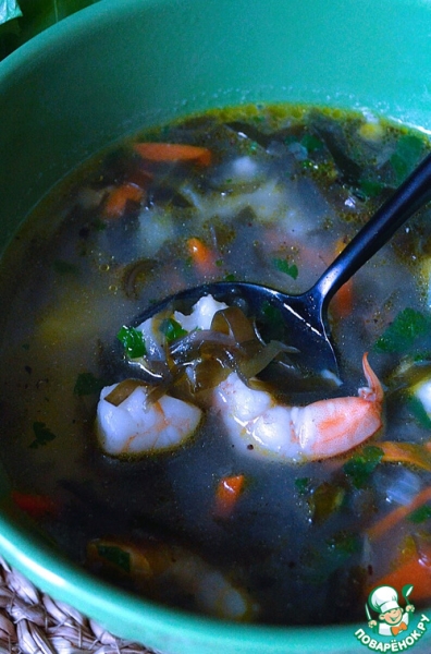 Суп с морской капустой и креветками