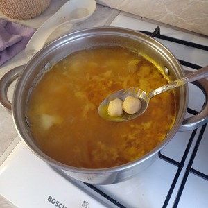 Суп с сырными шариками