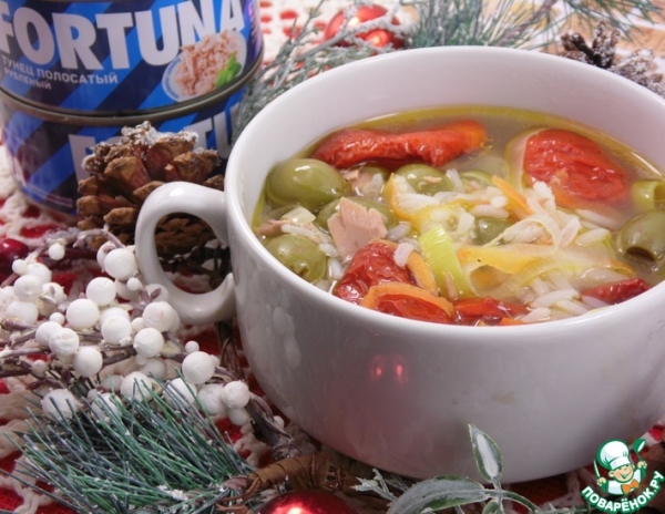 Суп с тунцом и вялеными томатами