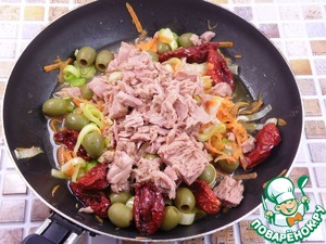 Суп с тунцом и вялеными томатами