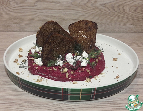 Свекольный крем с бородинскими чипсами