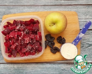 Свекольный смузи с яблоком и черносливом Свекольный смузи с яблоком и черносливом