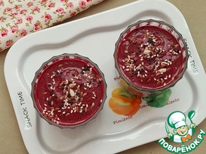 Свекольный смузи со шпинатом и семечками