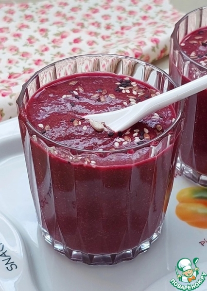 Свекольный смузи со шпинатом и семечками