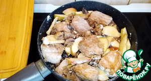 Свинина с яблоками и грибами Свинина с яблоками и грибами