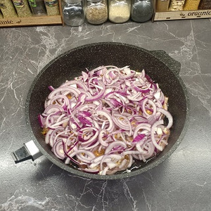 Свинина, томленая с луком