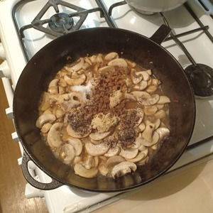 Свинина в сливочном соусе с грибами Свинина в сливочном соусе с грибами