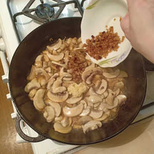 Свинина в сливочном соусе с грибами Свинина в сливочном соусе с грибами