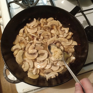 Свинина в сливочном соусе с грибами Свинина в сливочном соусе с грибами