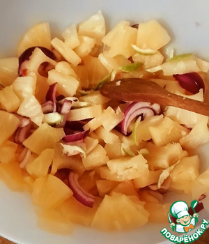 Сыр халуми с сальсой из ананасов