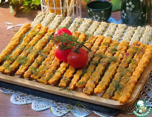 Сырная соломка со шпинатом и томатом
